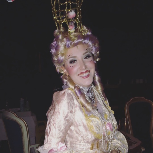 Meet your Posher, Emily - Picture 3 of 7